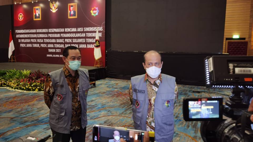 Foto 1 - Komjen Boy Rafli dan Irjen Pol. Drs Armed Wijaya, M.H. saat konferensi pers. (Dok. Istimewa).jpg